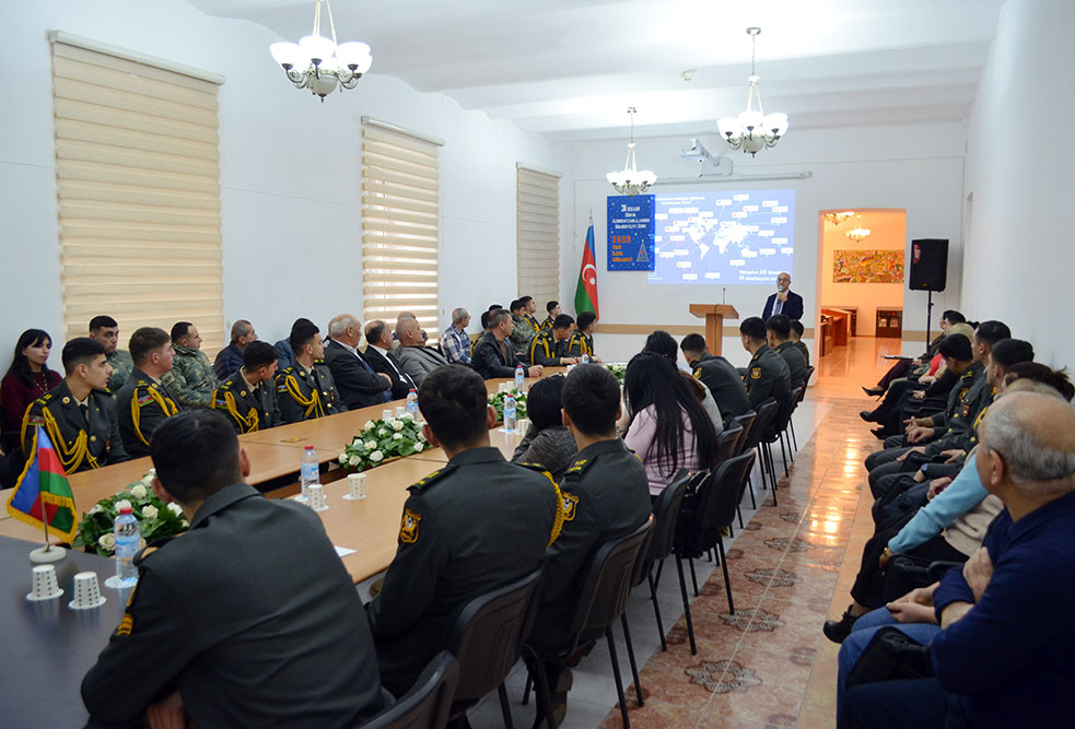 Azərbaycan Ordusunda Dünya Azərbaycanlılarının Həmrəyliyi Günü və Yeni il qeyd edilib (FOTO)