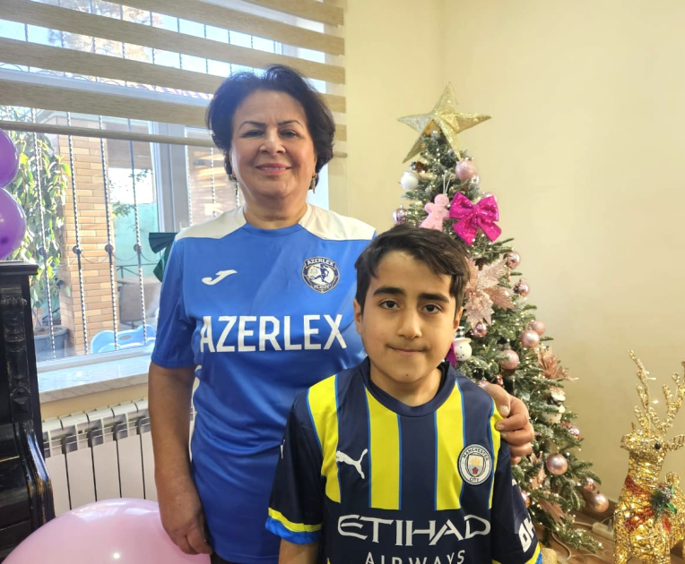 Vəkillər Kollegiyasının üzvləri uşaq sığınacağında yaşayan balacaların bayram sevincini bölüşüblər (FOTO)