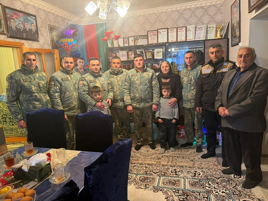 Azərbaycan Ordusunda Dünya Azərbaycanlılarının Həmrəyliyi Günü və Yeni il qeyd edilib (FOTO)