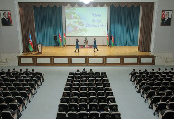 Azərbaycan Ordusunda Dünya Azərbaycanlılarının Həmrəyliyi Günü və Yeni il qeyd edilib (FOTO)