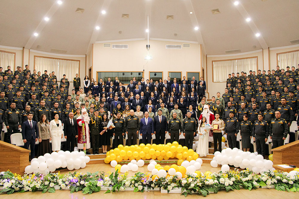 Azərbaycan Ordusunda Dünya Azərbaycanlılarının Həmrəyliyi Günü və Yeni il qeyd edilib (FOTO)