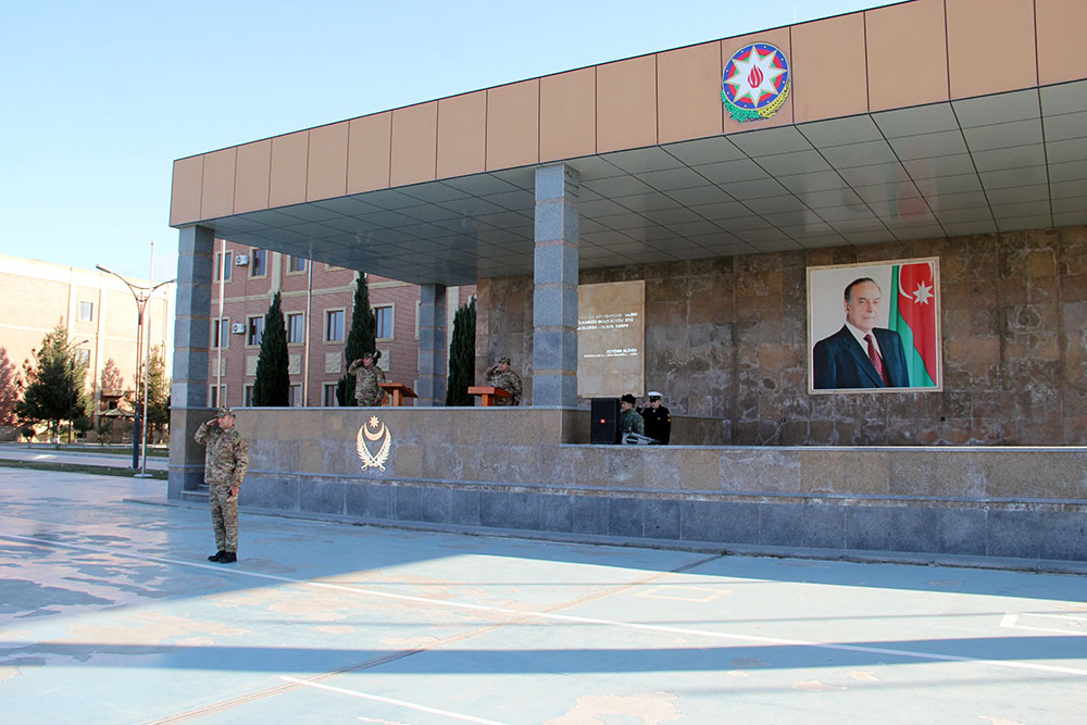 Azərbaycan Ordusunda Dünya Azərbaycanlılarının Həmrəyliyi Günü və Yeni il qeyd edilib (FOTO)