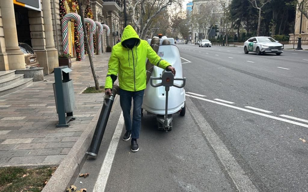 Bakı Yeni ilin səhərini təmiz və səliqəli qarşıladı (FOTO)