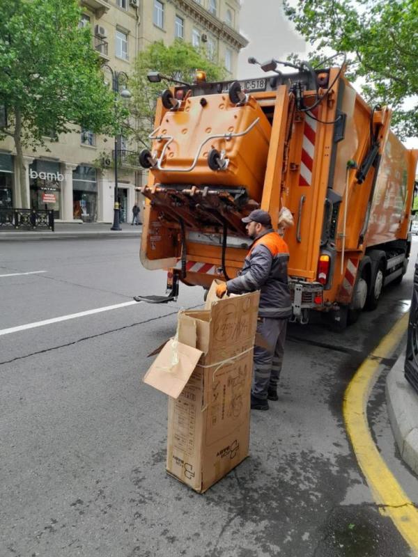 Bakı Yeni ilin səhərini təmiz və səliqəli qarşıladı (FOTO)