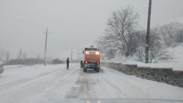 Naxçıvanda avtomobil yolları qardan təmizlənir (FOTO)