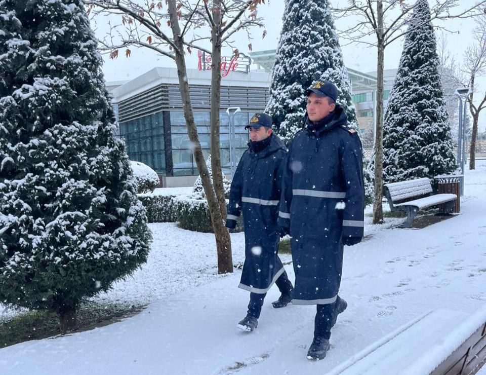 Hərəkətin intensiv olduğu küçə və prospektlərə əlavə polis naryadları cəlb edilib - DİN (FOTO)
