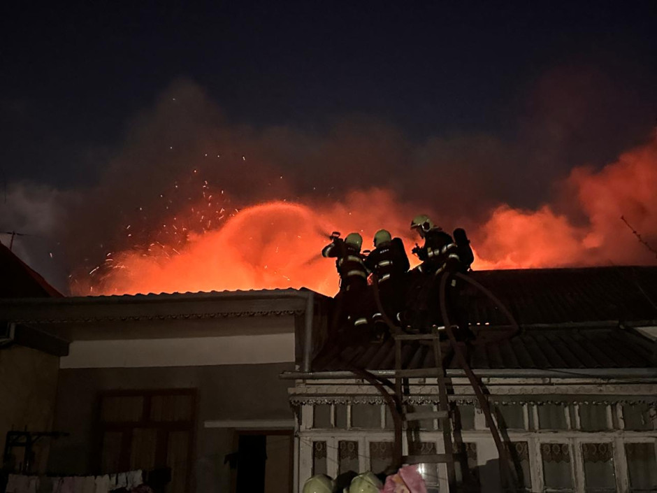 Gəncədə üç evdə baş vermiş yanğın söndürülüb (FOTO)