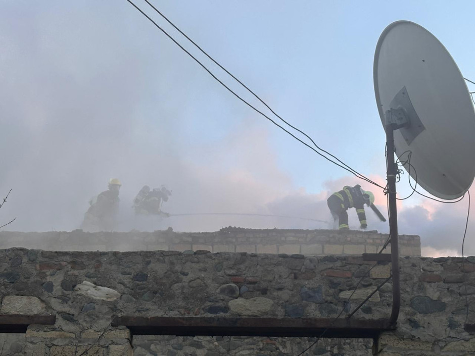 Gəncədə üç evdə baş vermiş yanğın söndürülüb (FOTO)
