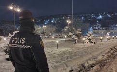 Polis əməkdaşları hava şəraiti ilə əlaqədar fasiləsiz xidmət aparır (FOTO)