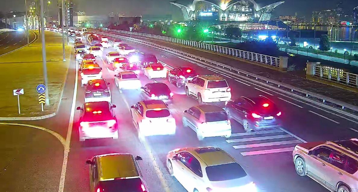 Sürücülərin NƏZƏRİNƏ: Bakıda bu yollarda sıxlıq var - SİYAHI (FOTO)