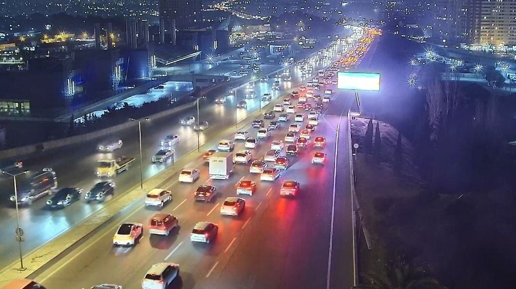 Sürücülərin NƏZƏRİNƏ: Bakıda bu yollarda sıxlıq var - SİYAHI (FOTO)