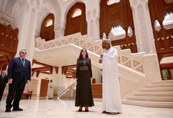 Heydər Əliyev Fondunun vitse-prezidenti Leyla Əliyeva Maskatda Sultan Opera Evində olub (FOTO)