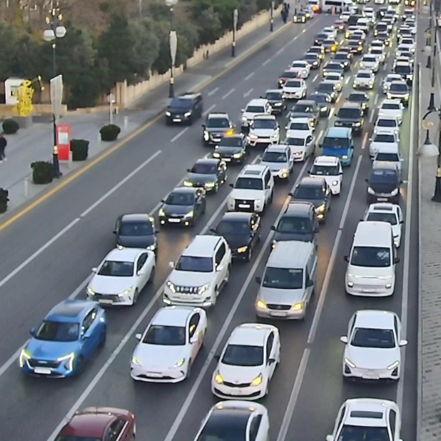 Sürücülərin NƏZƏRİNƏ: Bakıda bu yollarda sıxlıq var - SİYAHI (FOTO)