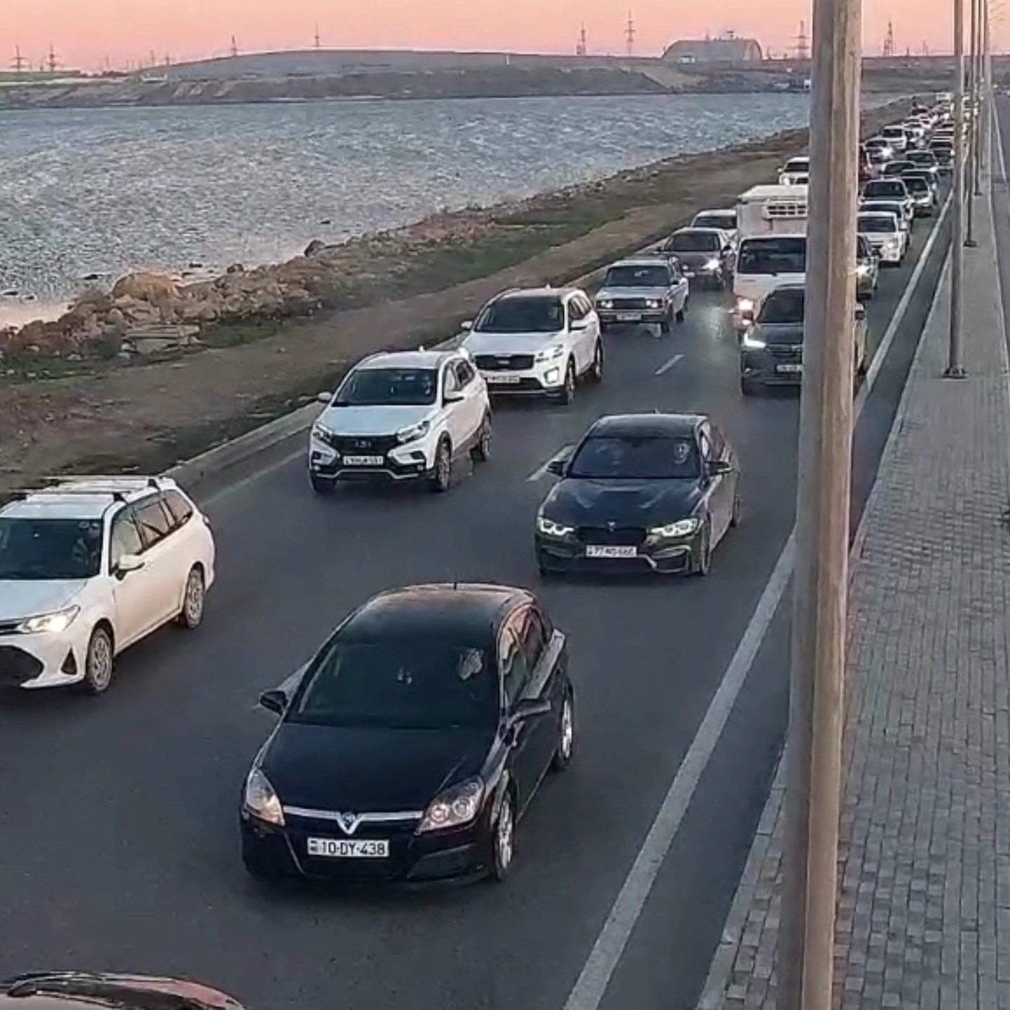 Sürücülərin NƏZƏRİNƏ: Bakıda bu yollarda sıxlıq var - SİYAHI (FOTO)