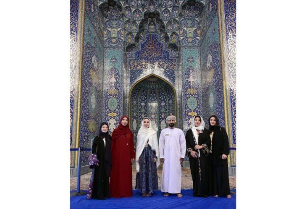 Heydər Əliyev Fondunun vitse-prezidenti Leyla Əliyeva Maskatda Sultan Qabus Böyük Məscidini də ziyarət edib (FOTO)