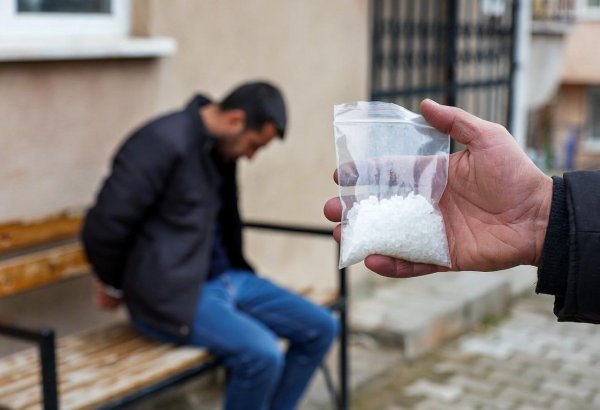 Türkiyədə məktəblərdə narkotik satanlara qarşı əməliyyat – Yüzlərlə saxlanılan var