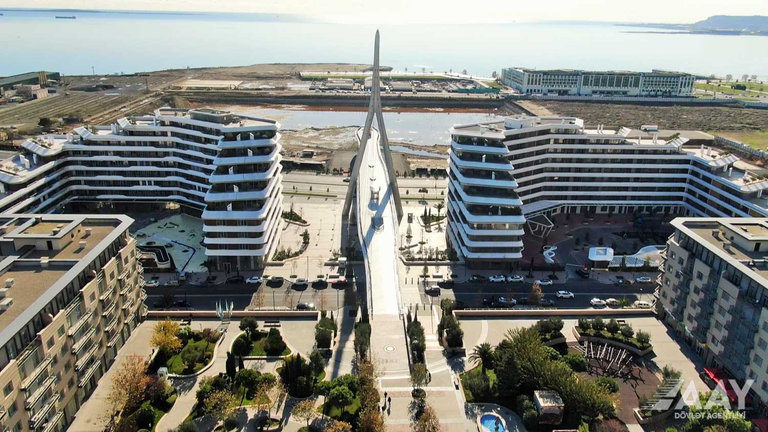 Paytaxtda unikal piyada körpüsü inşa edilib (FOTO)