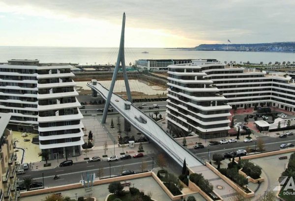 Paytaxtda unikal piyada körpüsü inşa edilib (FOTO)