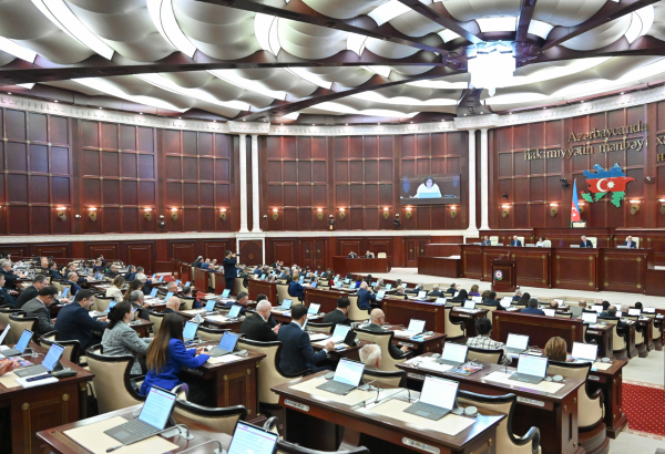 Deputatların tətili bitdi