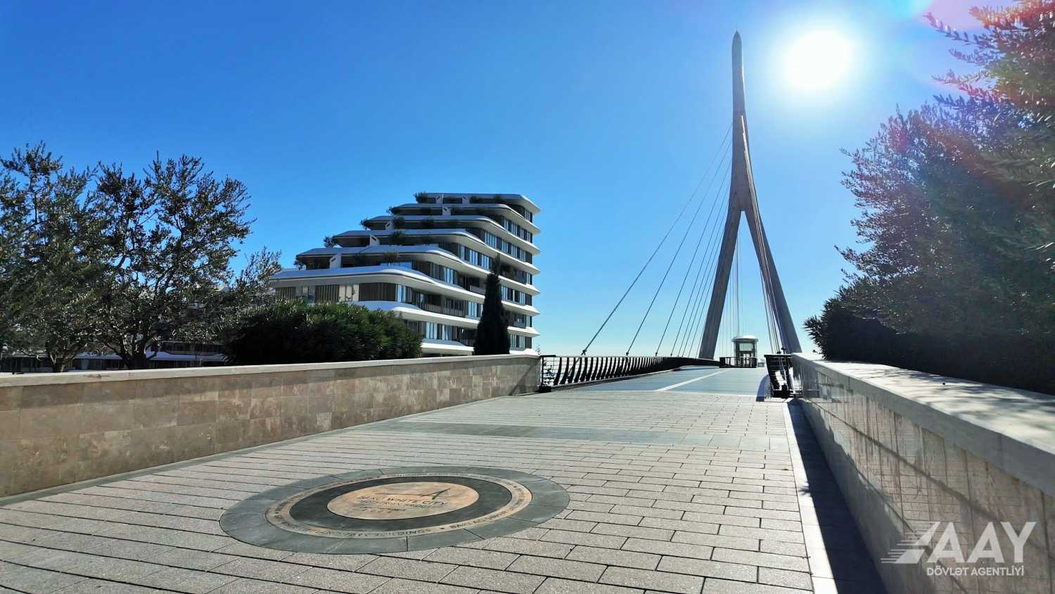 Paytaxtda unikal piyada körpüsü inşa edilib (FOTO)