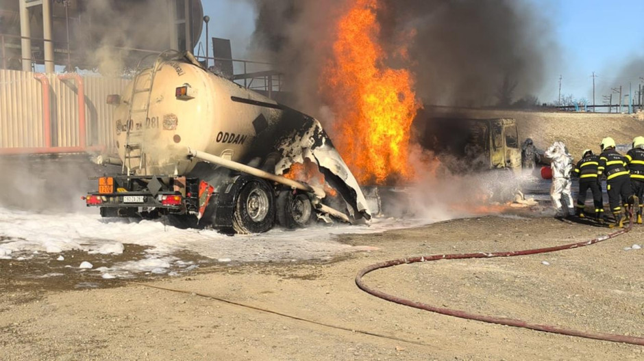Qazaxda yanacaq daşıyan avtomobildəki yanğın söndürülüb - Ölən var (FOTO/YENİLƏNİB)