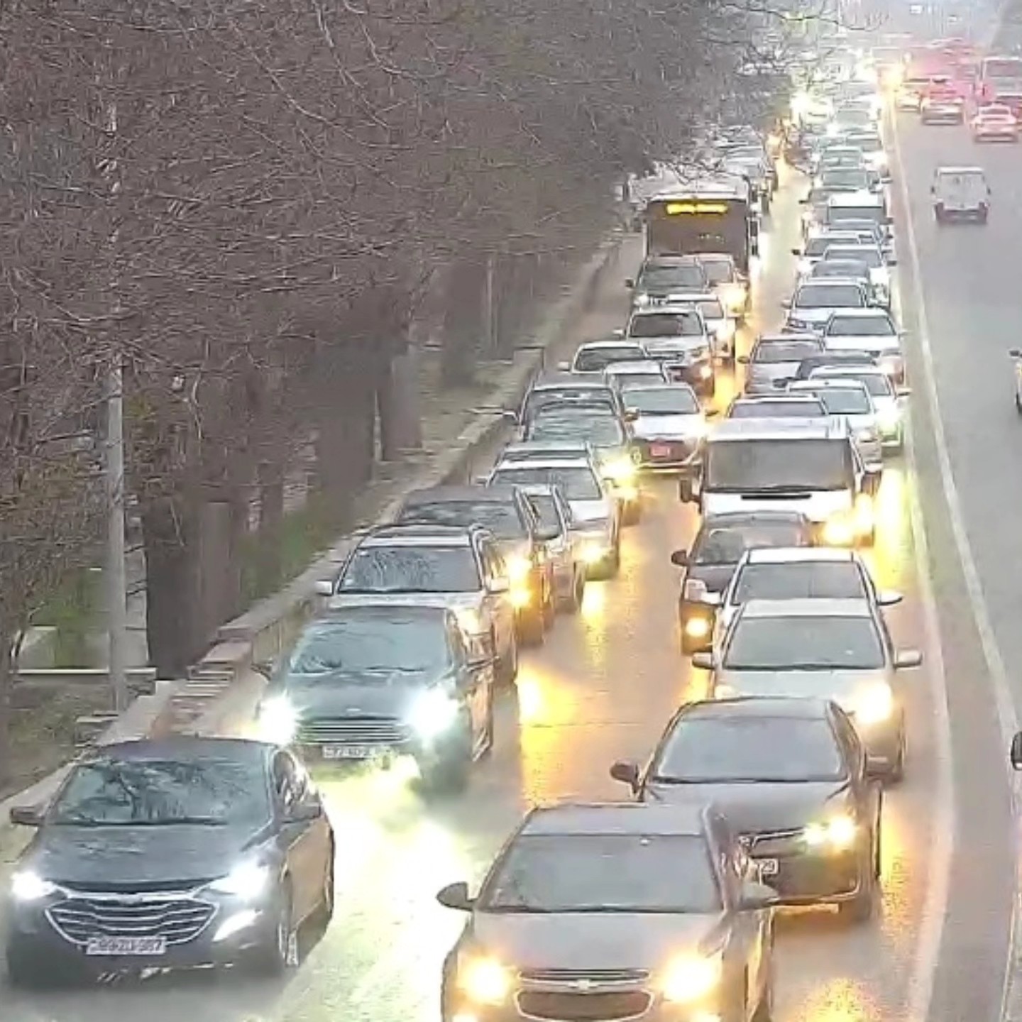 Sürücülərin NƏZƏRİNƏ: Paytaxtın bir sıra yollarında tıxac var - SİYAHI (FOTO)