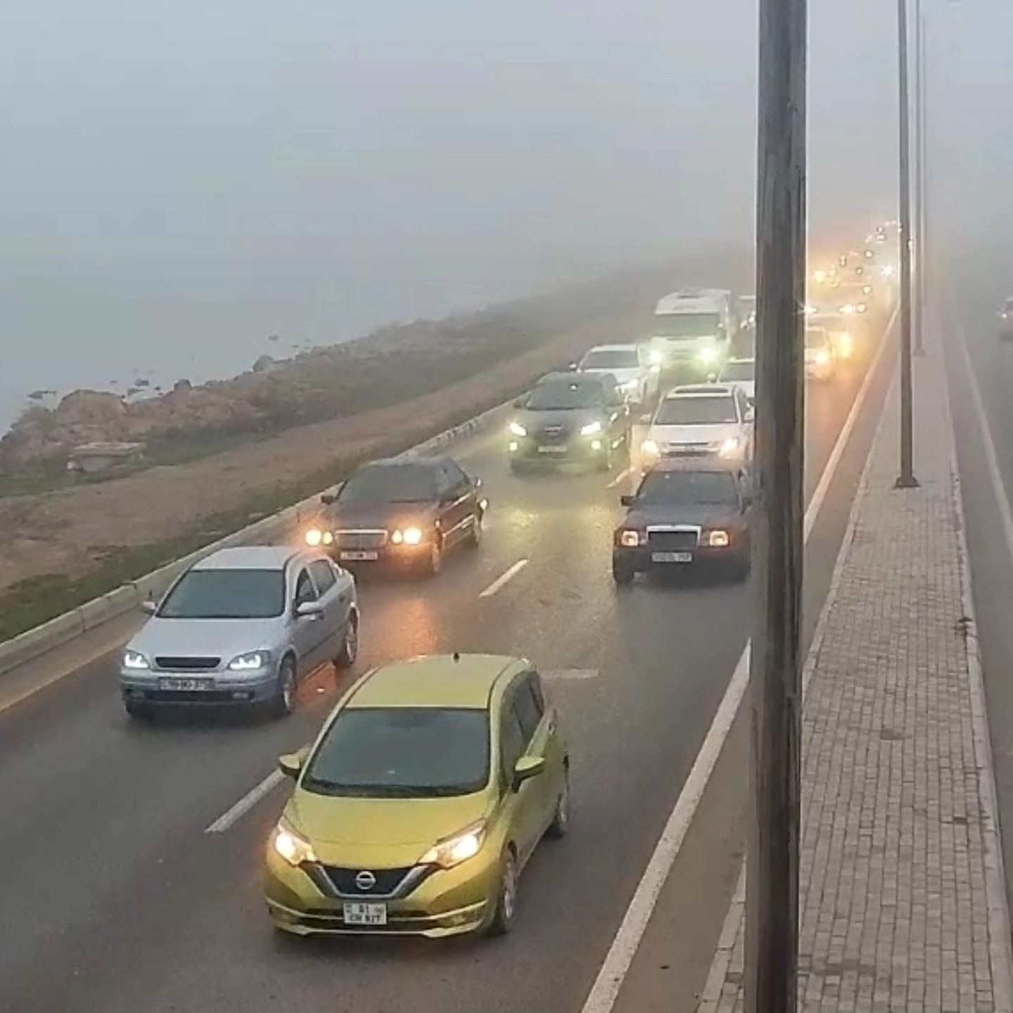 Sürücülərin NƏZƏRİNƏ: Paytaxtın bir sıra yollarında tıxac var - SİYAHI (FOTO)