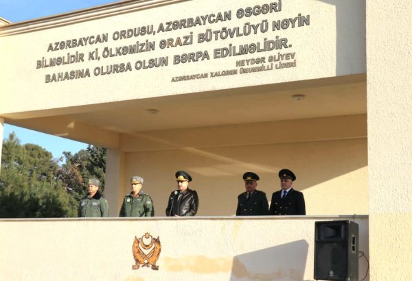 Hərbi prokuror Müdafiə Nazirliyinin hərbi qulluqçuları ilə görüşüb (FOTO)