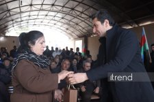 Ağdərənin 4 kəndinə yola salınan ilk köç karvanı ünvana çatıb: açarlar təqdim olunub (FOTO) (YENİLƏNİB)