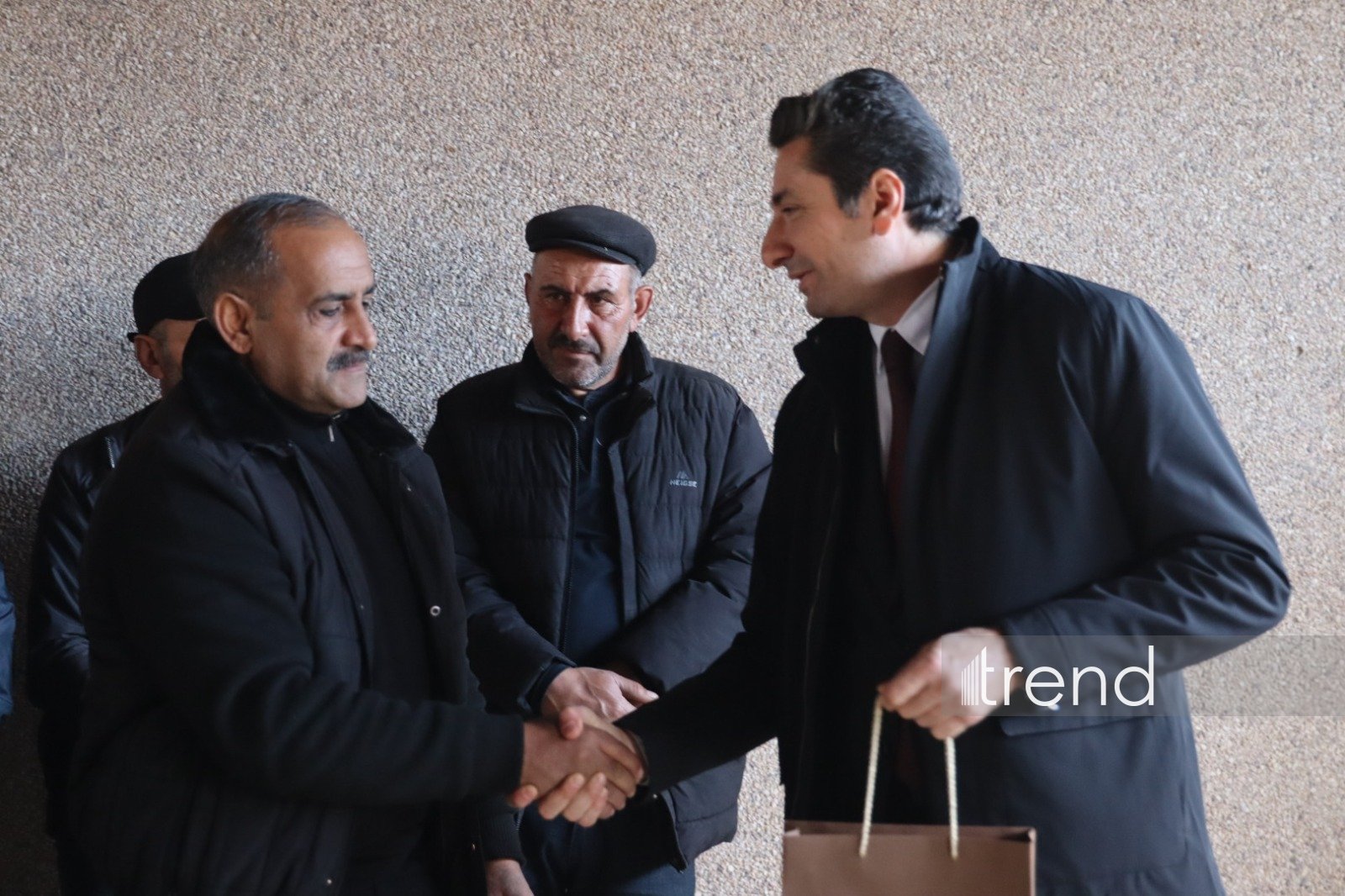 Ağdərənin 4 kəndinə yola salınan ilk köç karvanı ünvana çatıb: açarlar təqdim olunub (FOTO) (YENİLƏNİB)