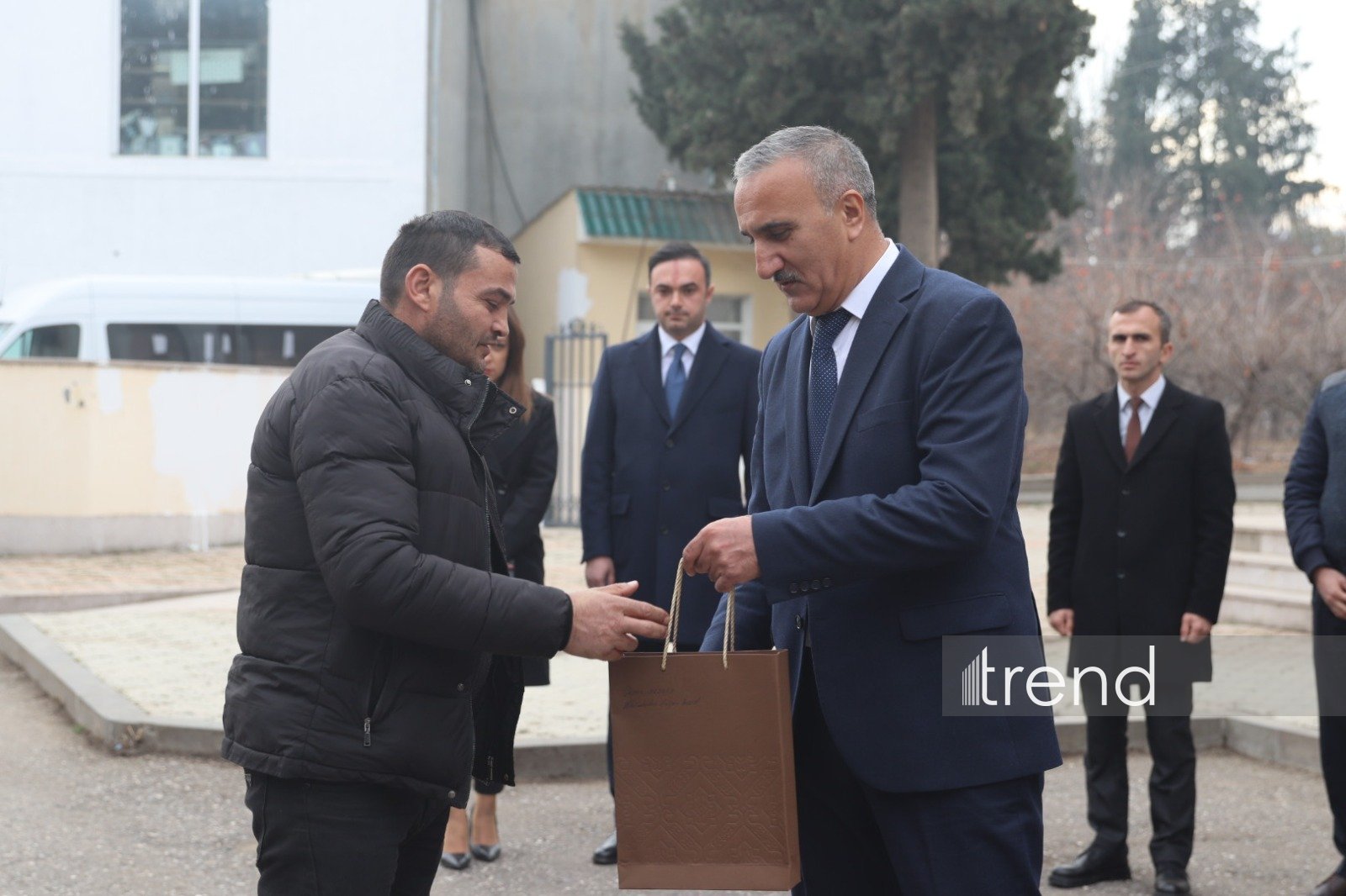 Ağdərənin 4 kəndinə yola salınan ilk köç karvanı ünvana çatıb: açarlar təqdim olunub (FOTO) (YENİLƏNİB)