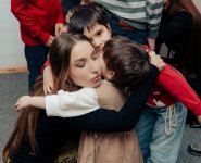 Arzu Əliyeva və Alena Əliyeva Həssas əhali qruplarından olan şəxslər üçün Sığınacaq və Sosial Reabilitasiya Müəssisəsini ziyarət ediblər (FOTO)