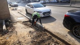 Paytaxtda bir neçə ərazidə piyada səkilərinə qanunsuz müdaxilələrin qarşısı alınıb (FOTO)