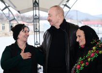 Prezident İlham Əliyev Ağdərənin Aşağı Oratağ kəndində Aşağı Oratağ, Çıldıran, Heyvalı və Çapar kəndlərinin sakinləri ilə görüşüb (FOTO) (YENİLƏNİB)