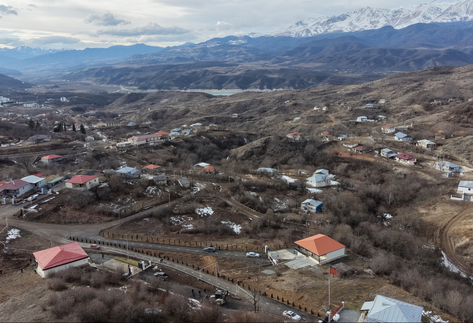 Prezident İlham Əliyev Ağdərə rayonunun Heyvalı kəndində görülmüş işlərlə tanış olub (FOTO)