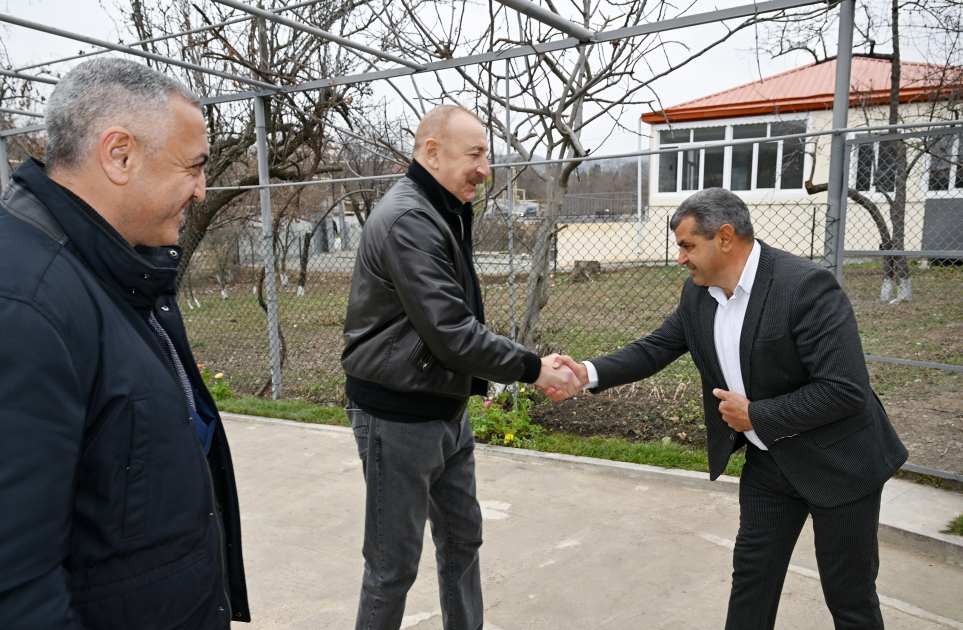 Prezident İlham Əliyev Ağdərə rayonunun Aşağı Oratağ kəndində görülmüş işlərlə tanış olub (FOTO) (YENİLƏNİB)