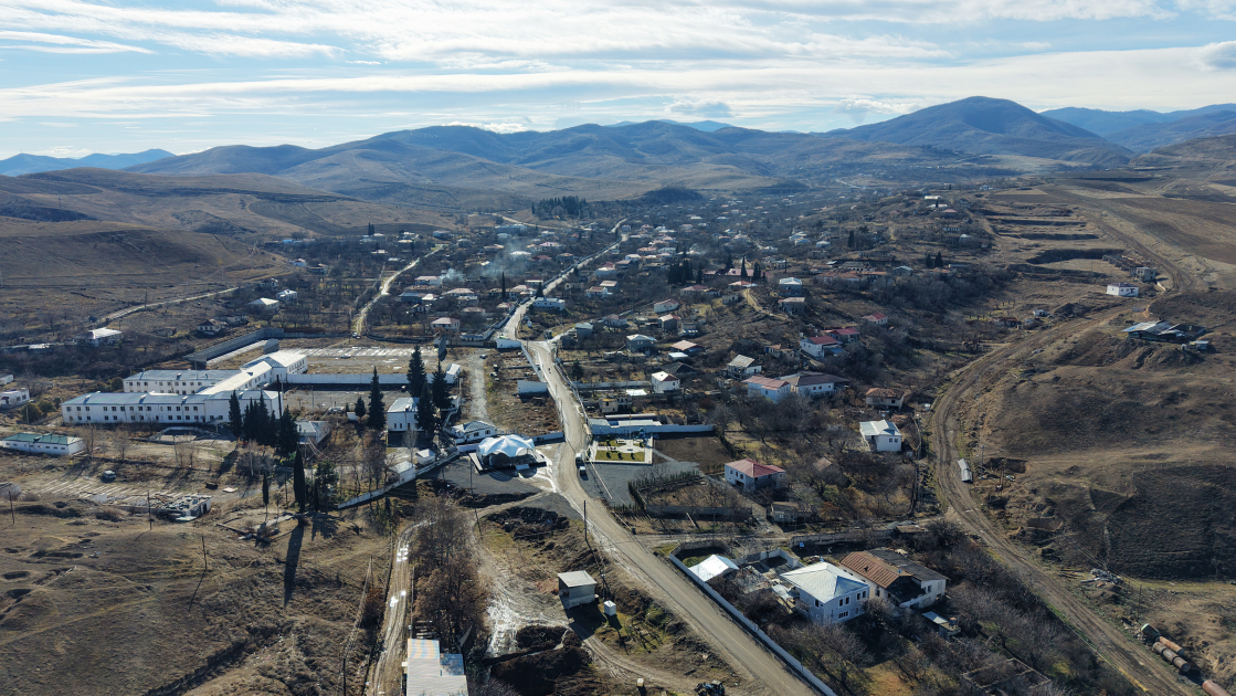Prezident İlham Əliyev Ağdərə rayonunun Aşağı Oratağ kəndində görülmüş işlərlə tanış olub (FOTO) (YENİLƏNİB)