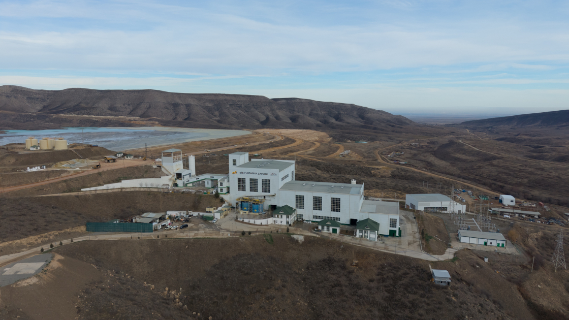 Prezident İlham Əliyev Ağdərənin Canyataq kəndində “Dəmirli” Filiz Emalı Kompleksinin fəaliyyəti ilə tanış olub (FOTO) (YENİLƏNİB)
