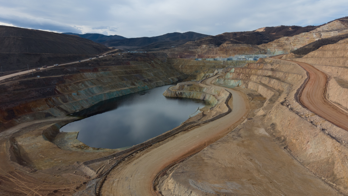 Prezident İlham Əliyev Ağdərənin Canyataq kəndində “Dəmirli” Filiz Emalı Kompleksinin fəaliyyəti ilə tanış olub (FOTO) (YENİLƏNİB)