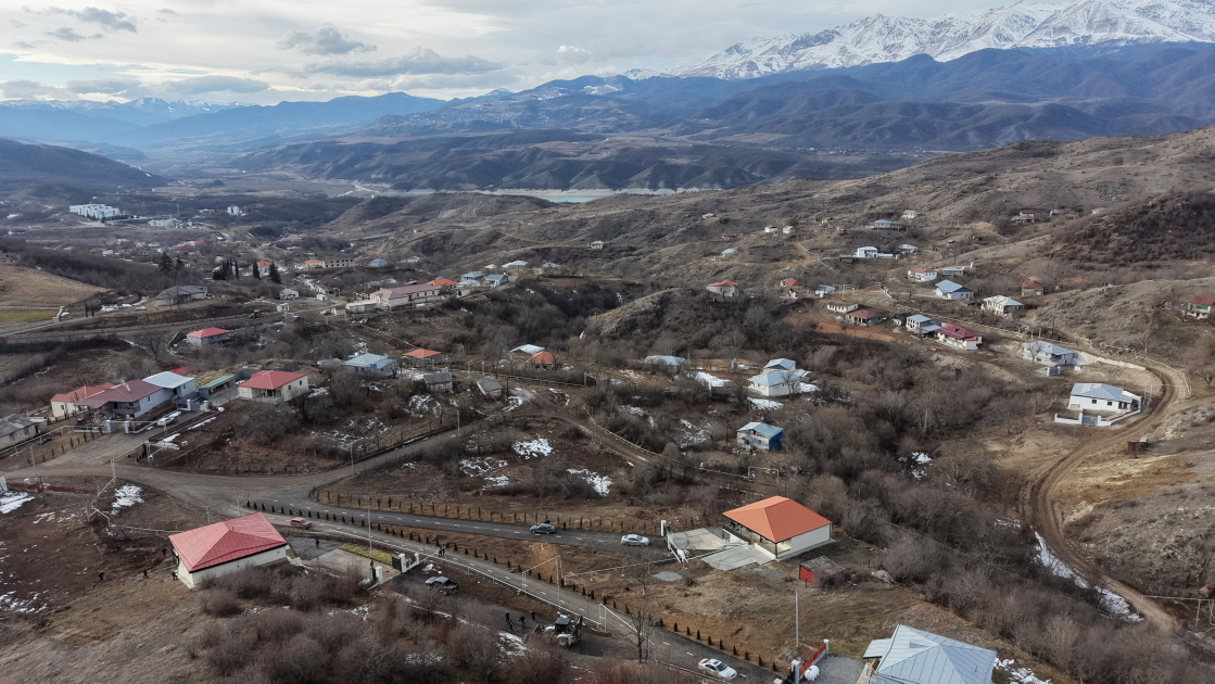Prezident İlham Əliyev Ağdərə rayonunun Heyvalı kəndində görülmüş işlərlə tanış olub (FOTO) (YENİLƏNİB)