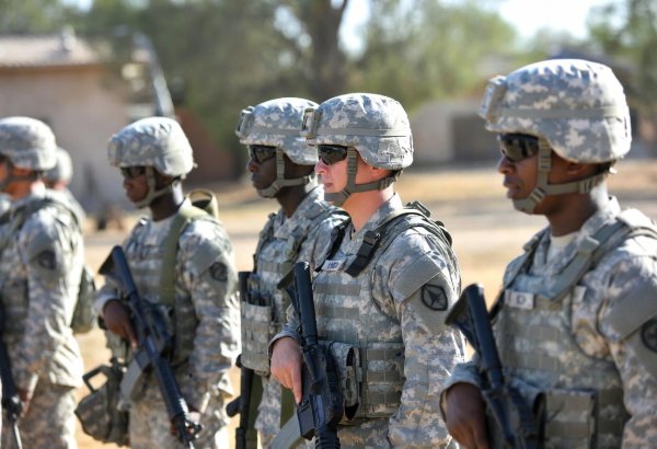 ABŞ Yaxın Şərqə minlərlə hərbçi göndərəcək