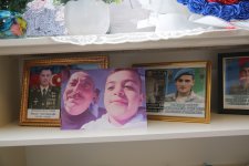 İcra başçısı əməliyyat olunan şəhid atasını ziyarət edib (FOTO)