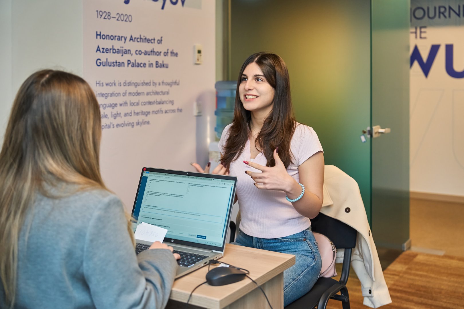 WUF13 Könüllülük Proqramı çərçivəsində təxminən 10 min namizəd müsahibələrə cəlb olunacaq (FOTO)