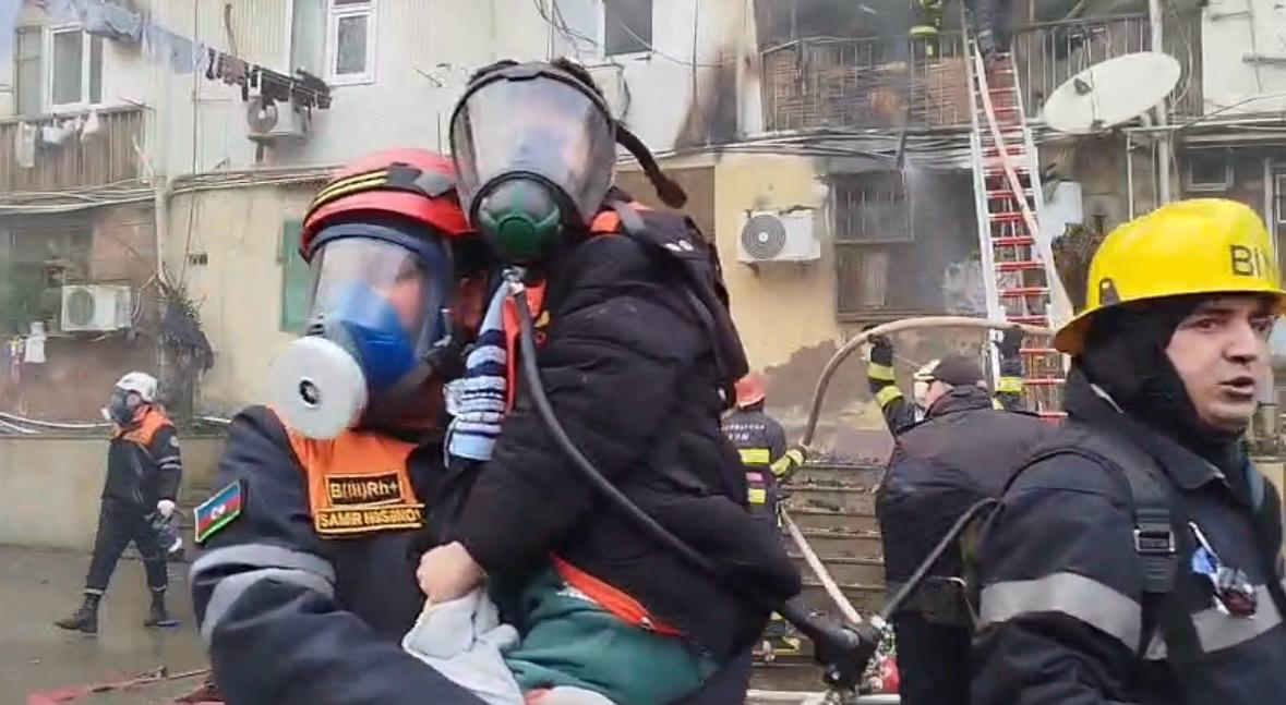 Binəqədidə binada baş verən yanğın söndürülüb (FOTO) (YENİLƏNİB)