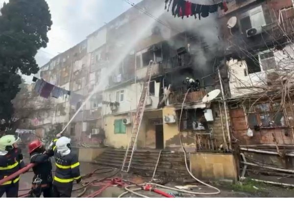 Binəqədidə binada baş verən yanğın söndürülüb (FOTO) (YENİLƏNİB)