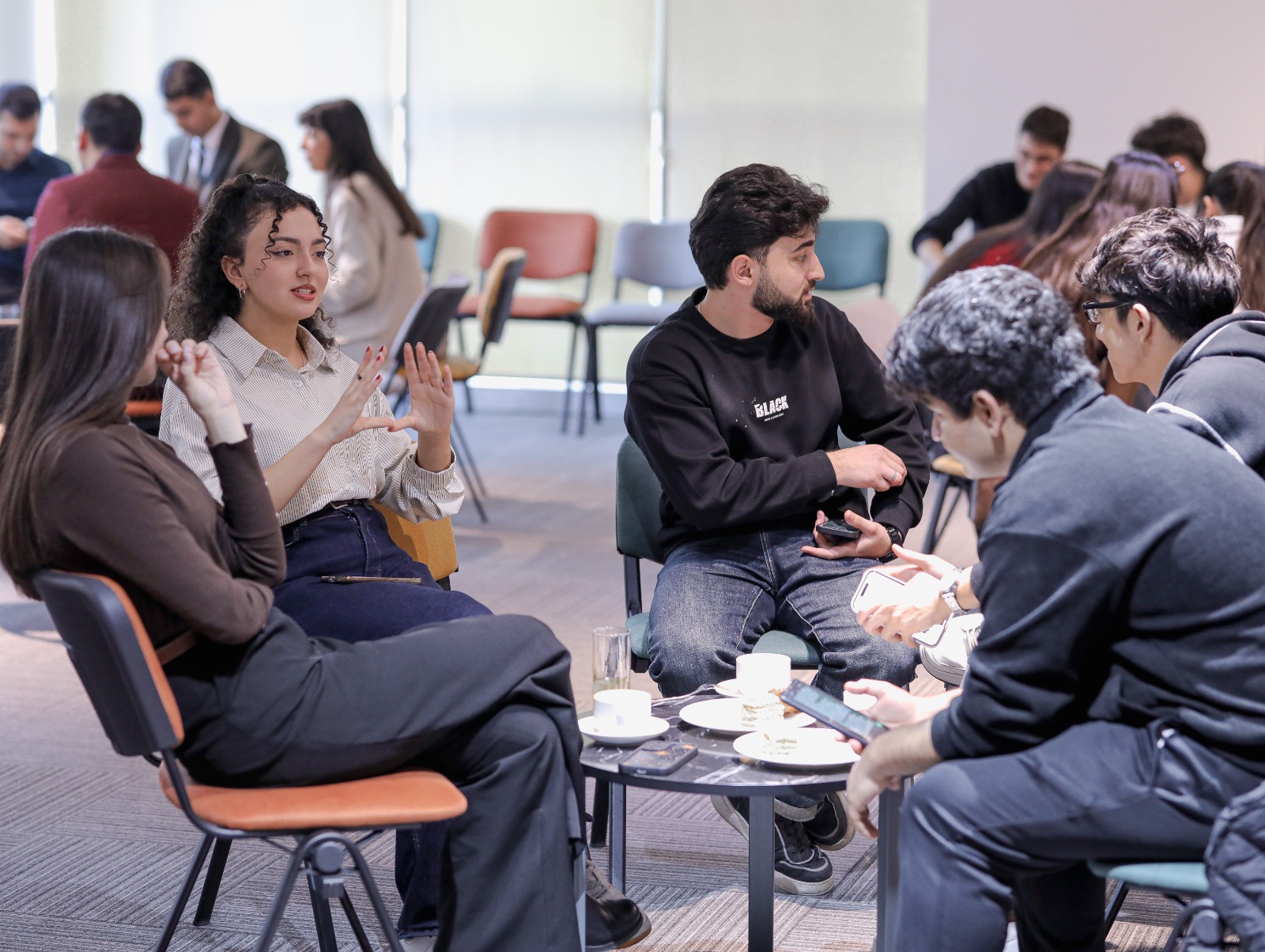 UNEC-də innovasiya yarışı: “B2B həllər” və “Yaşıl Qarabağ” hakatonları keçirildi (FOTO)