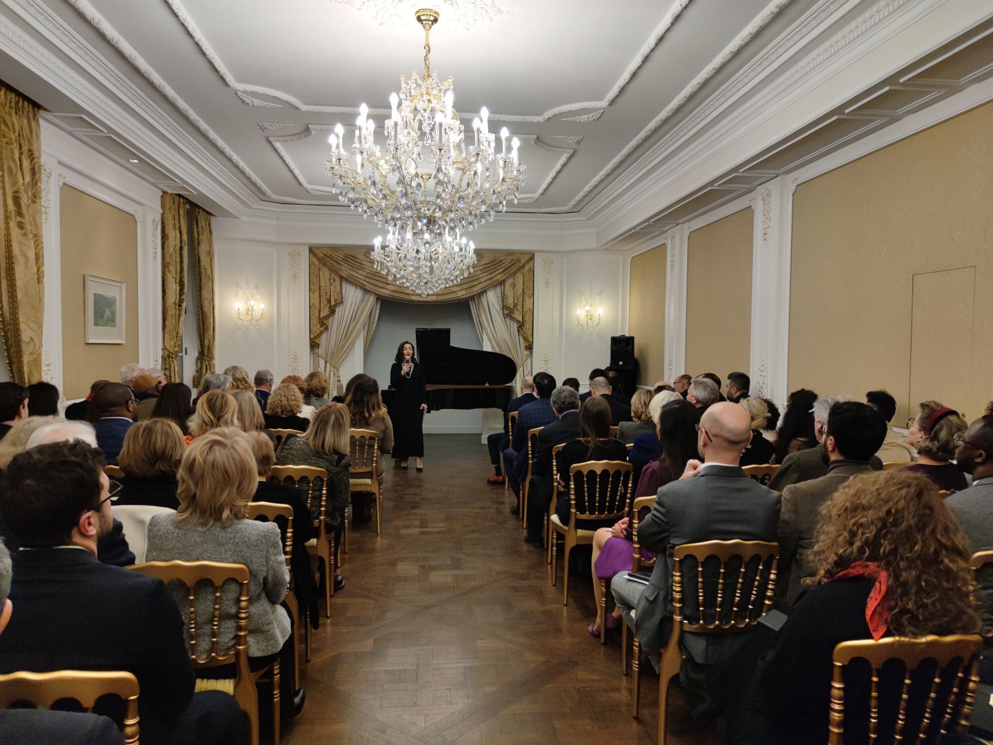 Parisdə 20 Yanvar faciəsi şəhidlərinin xatirəsi anılıb (FOTO/VİDEO)