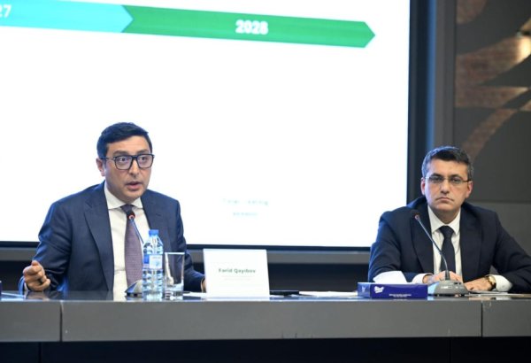 Fərid Qayıbov idman federasiyalarının nümayəndələri ilə görüşüb