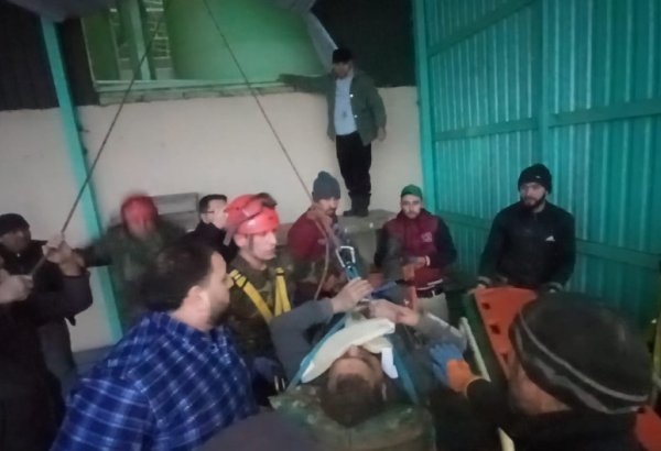 Xaçmazda istehsalat sexində yıxılan şəxs xilas edilib (FOTO)