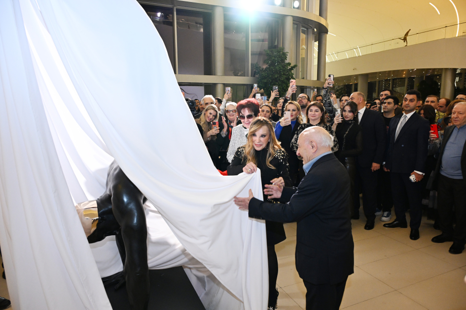 Heydər Əliyev Mərkəzində Kerol Förmenin sərgisinin açılışı olub (FOTO)